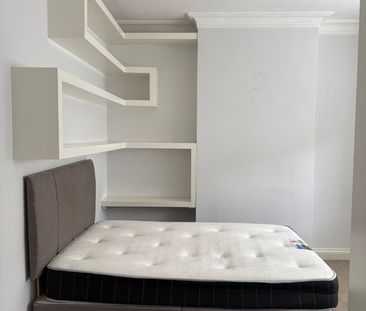 Room in a Shared House, Kingsway, SW14 - Photo 3