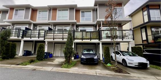 2 BEDROOM, 2.5 BATHROOM + DEN TOWNHOUSE AVAILABLE APRIL 1ST - Photo 3