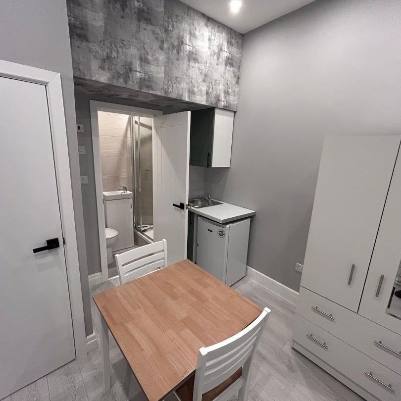 Studio Flat, Amhurst Road, E8 - Photo 1