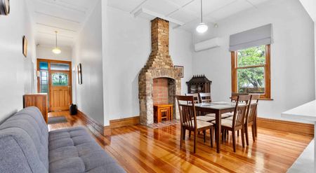 Comfortable Character Home in the Heart of Balmoral - Photo 3
