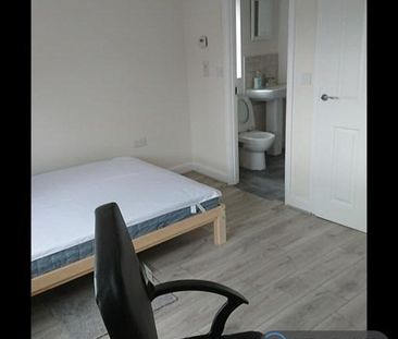 4 bedroom semi-detached house to rent - Photo 4