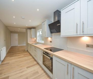 3 bedroom end of terrace house to rent - Photo 3