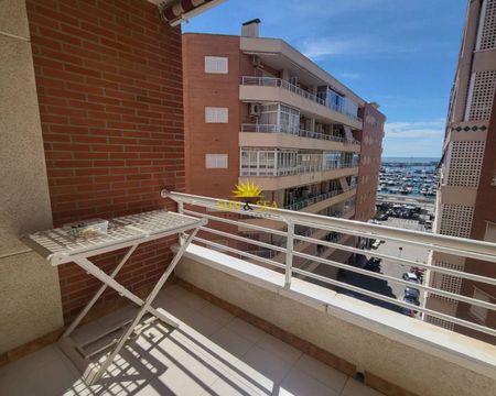 RENT SPACIOUS 3-BEDROOM APARTMENT WITH VIEWS OF SANTA POLA HARBOUR - Photo 2