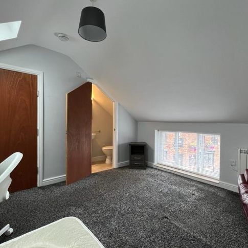 Flat 2, 104 Ashby Road - Photo 1