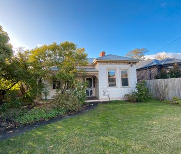 Spacious older style Victorian home in the heart of Hawthorn - Photo 1