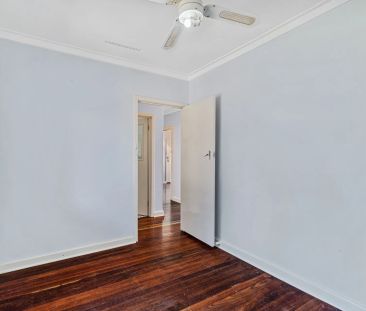 Central Mandurah Gem on 809sqm - Comfort, Character & Coastal Conve... - Photo 4