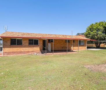 3 bedroom renovated home in Junction Hill - Photo 2