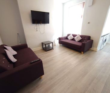 Malvern Road, Kensington. - Photo 1