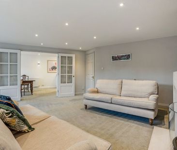 Set in the heart of Chichester, this five bedroom, four bathroom ho... - Photo 1