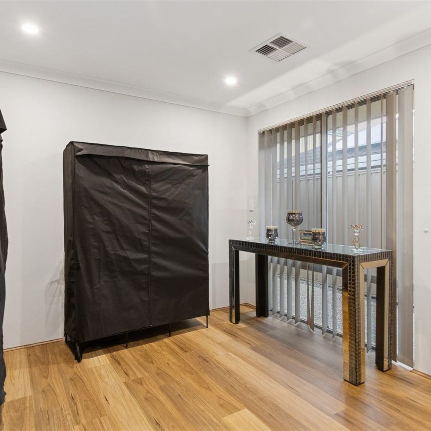 IDEAL FAMILY HOME (AVAILABLE FROM 5TH DECEMBER) - Photo 1