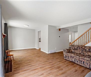 For Lease - 17 Alberni Street, Barrhaven, Ontario - Photo 2