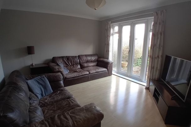 Limetree Close - Photo 1