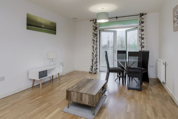 Falcondale Court, Lakeside Drive, London, NW10 - Photo 1