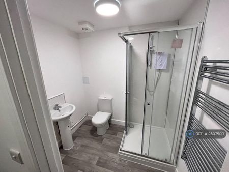 2 bedroom flat to rent - Photo 3