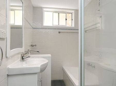 Ground Floor Two-Bedroom Apartment in Ideal Locale - Photo 4