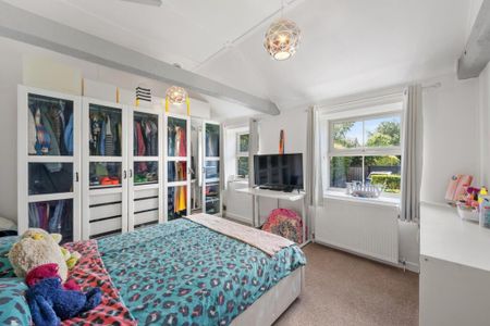 3 bedroom semi-detached house to rent - Photo 3