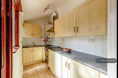 4 bedroom terraced house to rent - Photo 4