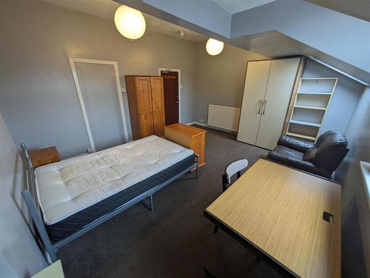1 bedroom in a house share to rent - Photo 1