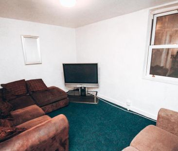 6 bedroom private hall to rent - Photo 1