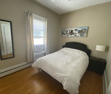 2315 Clifton – 2 BR 1 BATH FULLY FURNISHED NORTH END FLAT WITH PARKING - Photo 1