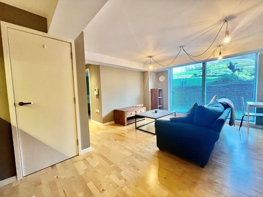 The Avenue, Leeds - Photo 1