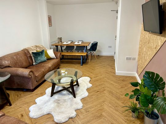 7 Bed Terraced House, Lawrence Road, L15 - Photo 1