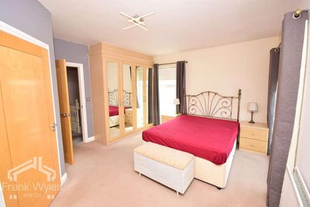 King Edward Avenue, Lytham St Annes, Lancashire, FY8 - Photo 3