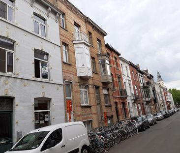 IDEAAL GELEGEN WONING MET 4 SLPK EN STADSTUINTJE, VOOR GEZIN OF CO-... - Photo 1