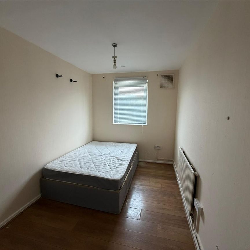 Rogers Road, London E16 - Photo 1