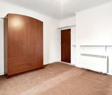 property to rent - Photo 3