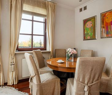 Dwupoziomowy apartament z tarasem wśród zieleni - Zdjęcie 1