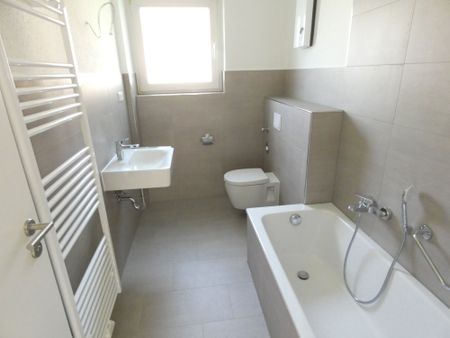 Attraktive Wohnung mit Balkon in zentraler Lage *wird derzeit modernisiert* - Foto 3