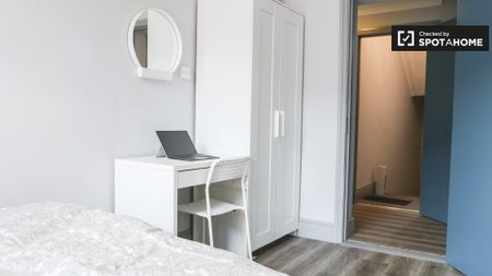 Room in a shared 8-bedroom apartment, Inns Quay, Dublin - Photo 2