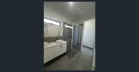 Modern, Brand-New Home in Great Clyde Location - Photo 4