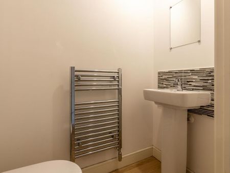 4 bedroom detached house to rent - Photo 5