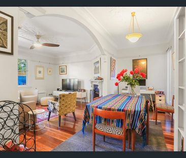 Spacious Family Home with Multiple Living Areas & Secure Parking - Photo 4