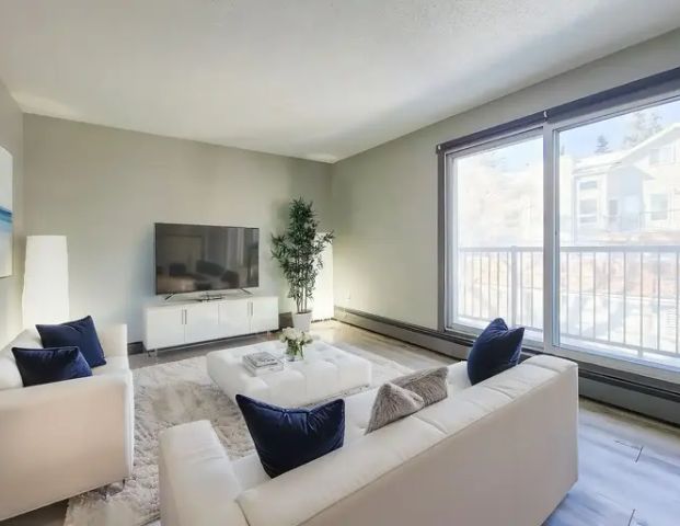 Third Floor One Bedroom Apartment with Free Parking | 2311 17b St SW, Calgary, AB, Canada, Calgary - Photo 1