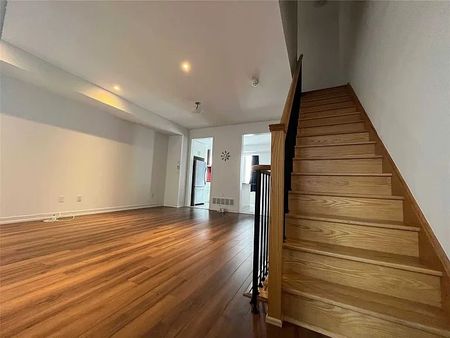 For Lease - 302 Clay Stones Street, Newmarket, Ontario - Photo 3