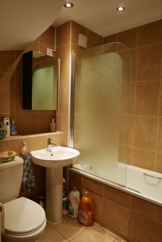 Yew Avenue, West Drayton, UB7 8QD - Photo 5