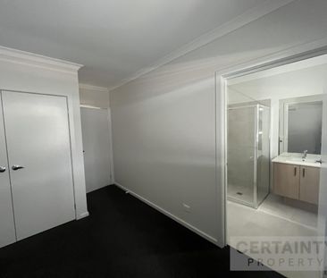 Limited Offer – Modern Ensuite Room in Stylish Co-Living Home, 1 We... - Photo 6