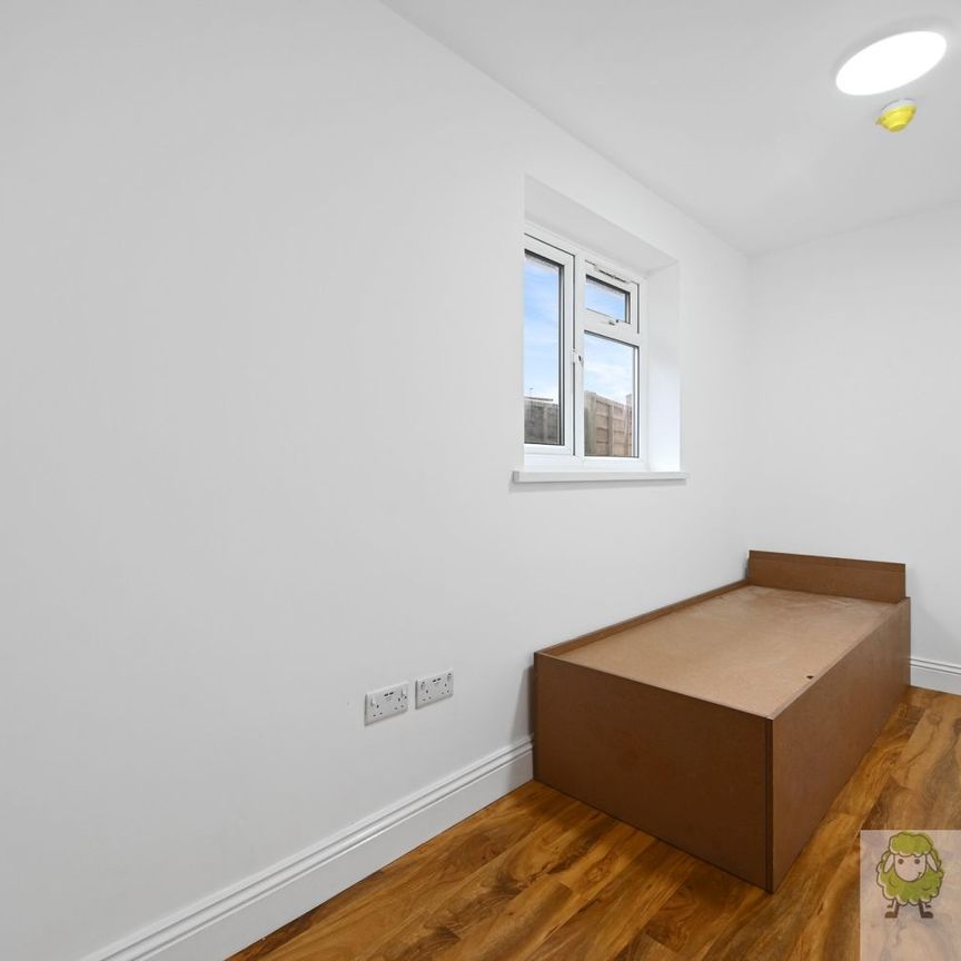 6 Bedroom - Photo 1