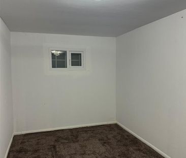 Britannia Crescent, Huddersfield - Photo 3