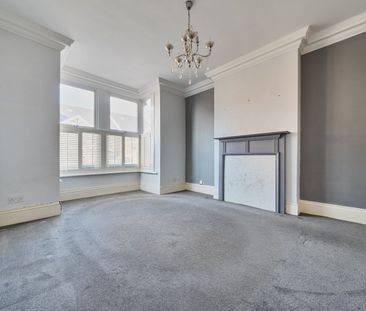 Terraced House to rent - Old Road West, Gravesend, DA11 - Photo 5