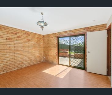 RENOVATED TWO STORY DUAL LIVING HOME IN THE HEART OF COOLANGATTA - Photo 3