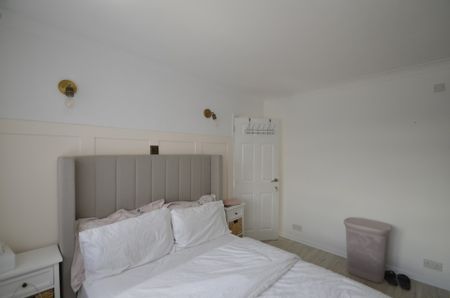 3 bedroom Semi-detached house to rent - Photo 5