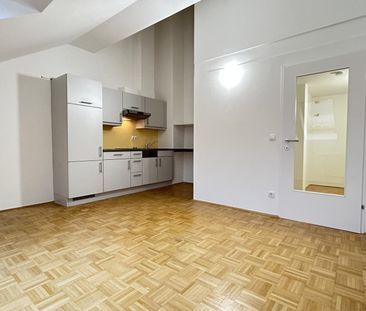 Geidorf - Sanierte 1-Zimmer-Dachgeschosswohnung mit Lift - Photo 6
