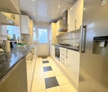 Semi Detached House - Photo 1