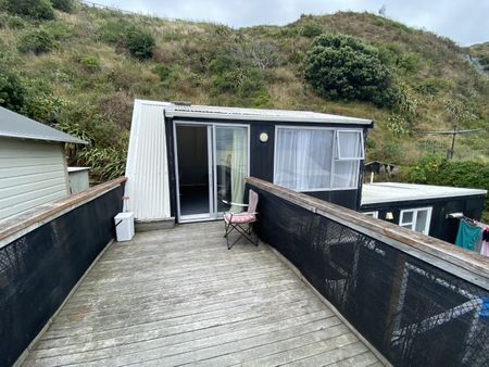 Cute & compact on the coast - Photo 4