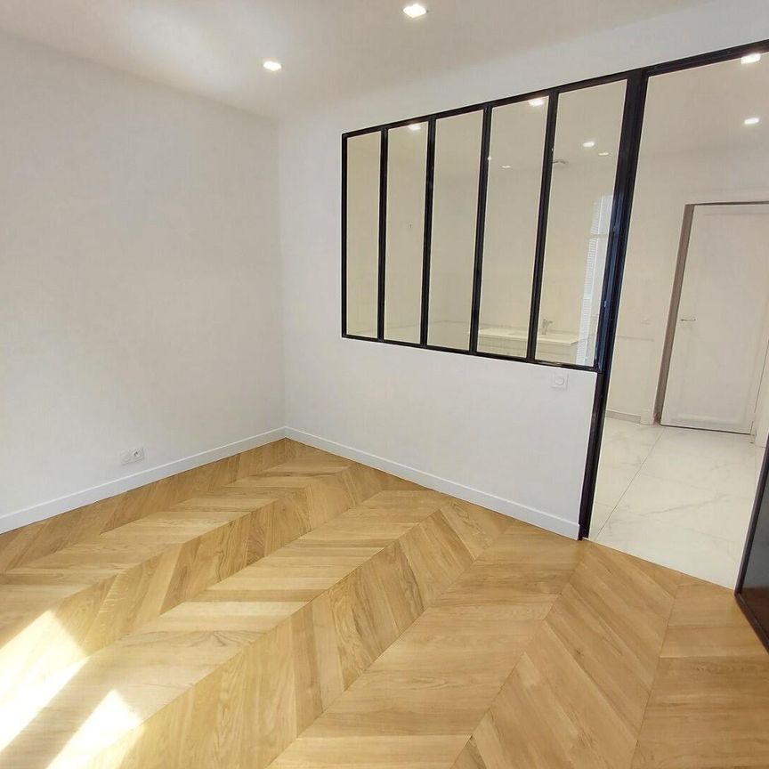 location Appartement T6 DE 193.3m² À PARIS - Photo 1