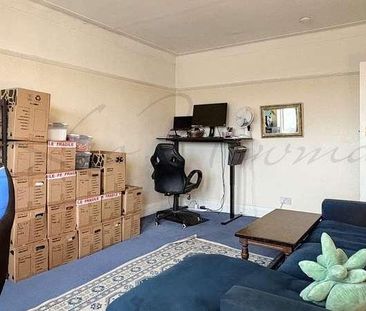 Hainault Court, Forest Rise, London, E17 - Photo 3